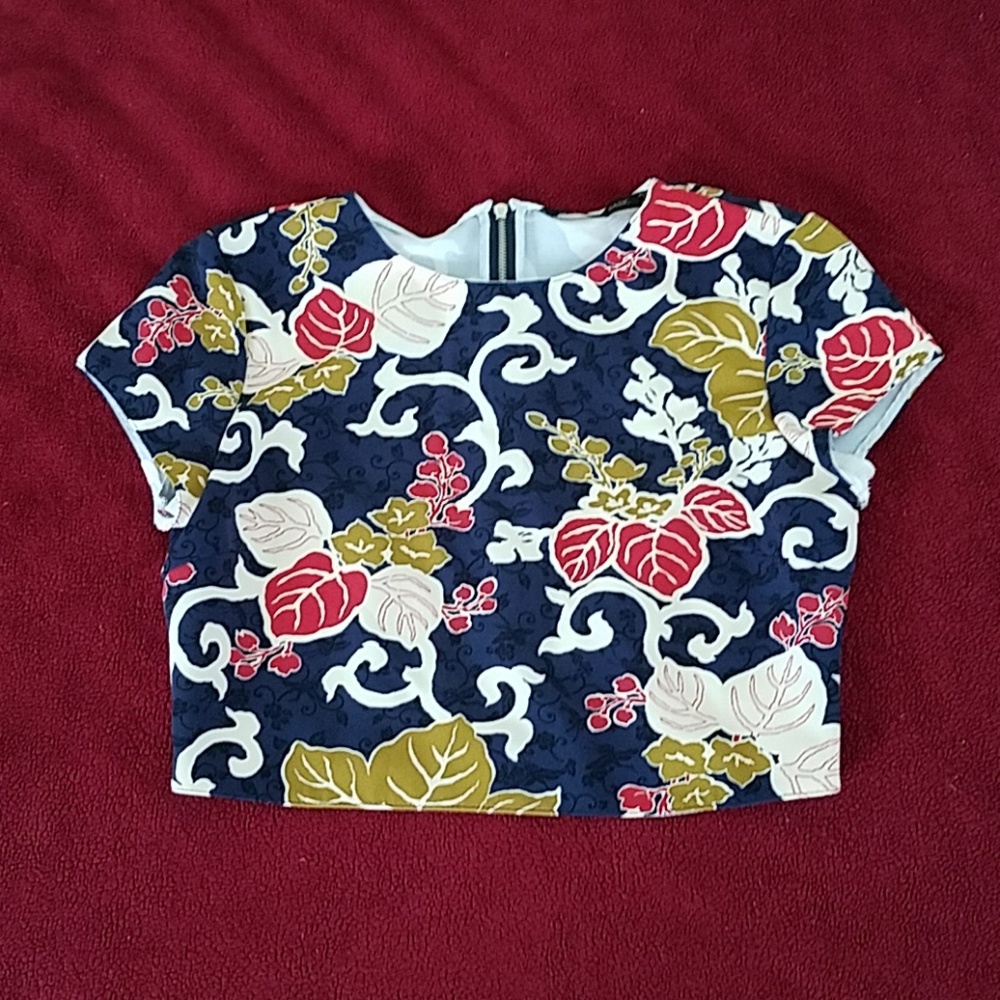 Zara Basic Floral Crop